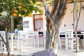 Outdoor dining - Casa Mini Bozcaada (Bozcaada)