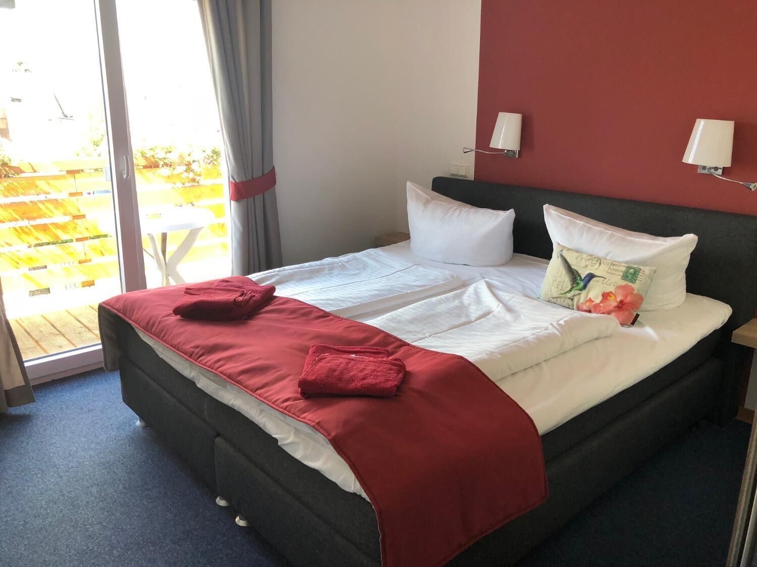 desk, free cots/infant beds, free wifi, bed sheets