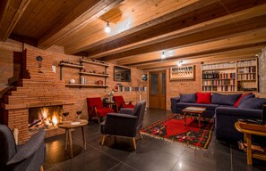 Lobby lounge - Rivendell Hotel (Borjomi)