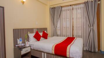 Classic Room, 1 King Bed | Premium bedding, desk, WiFi (free)