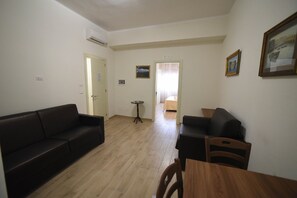 Quadruple Room | Down comforters, minibar, in-room safe, desk - Fra' iMari (Gallipoli)