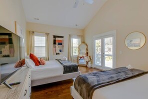 4 bedrooms, desk, iron/ironing board, travel cot