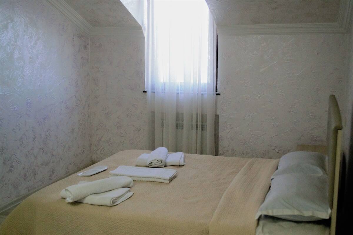 Iron/ironing board, free WiFi, bed sheets, wheelchair access