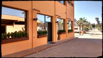 Pintu masuk properti