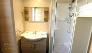 Bungalow, Garden View | Bathroom | Shower, free toiletries, towels