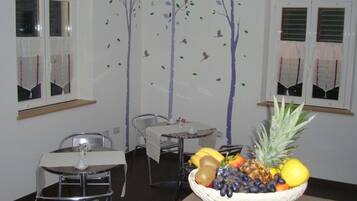 Colazione a base di specialità locali inclusa, servita tutte le mattine