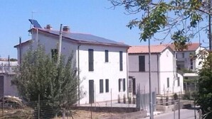 A two-story building with a flat roof and a satellite dish. - Verziere B&B (Jesi)