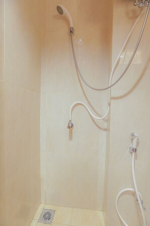 Standard Double Room | Bathroom