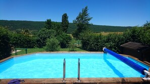 A rectangular swimming pool with clear blue water, surrounded by a wooden deck. - Self catering La Ferme Tranquille for 4 people (Puivert)