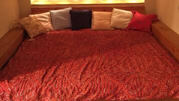 3 slaapkamers, een kluis op de kamer, een strijkplank/strijkijzer, wifi