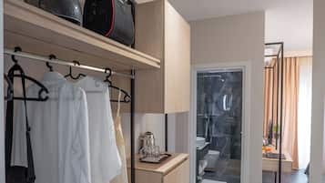 Soundproofing, free WiFi, bed sheets