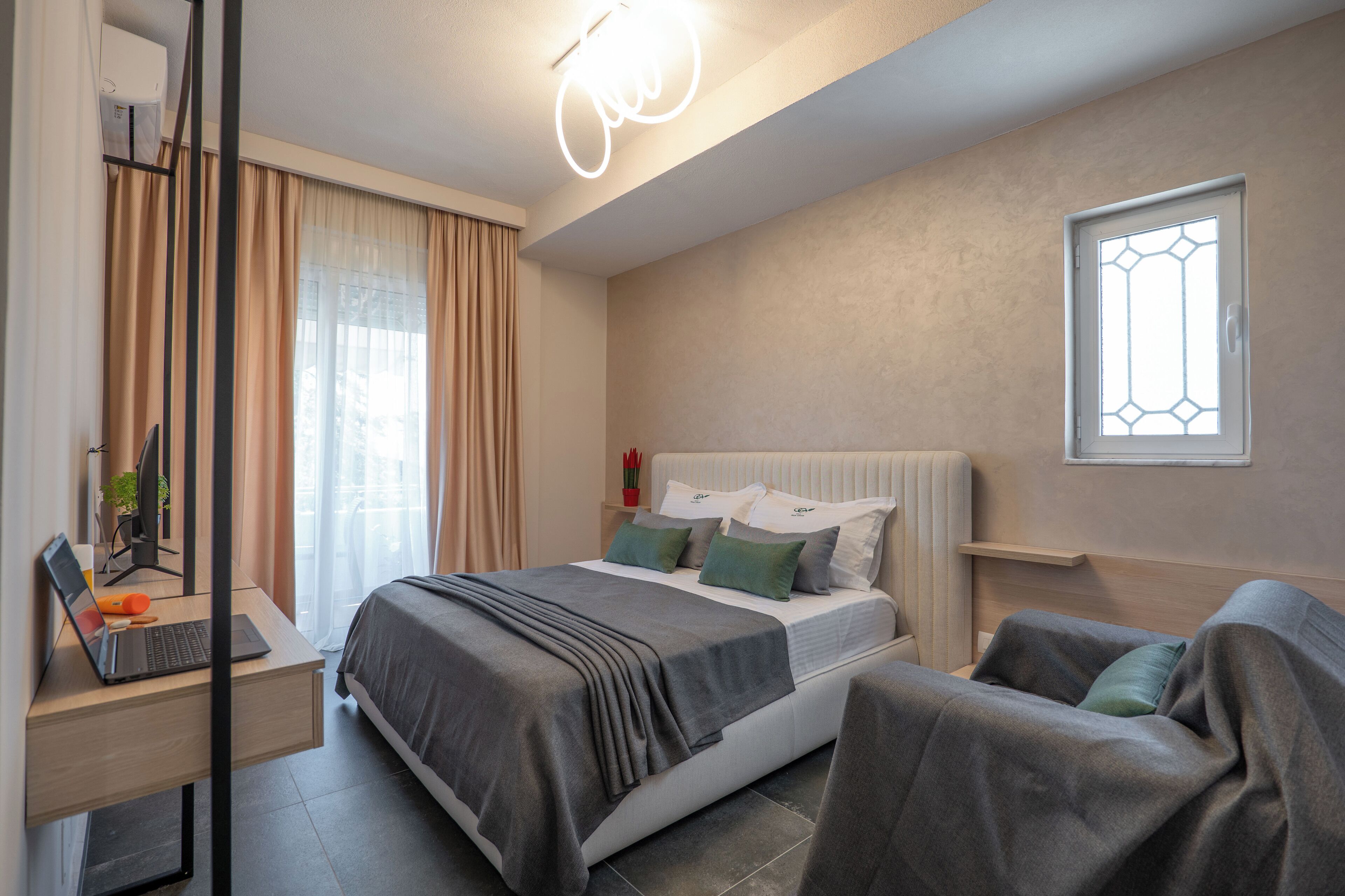 Sistema de insonorización, wifi gratis y ropa de cama 