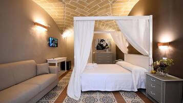 Superior Room, Balcony | Desk, free WiFi, bed sheets