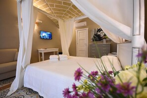 Desk, free WiFi, bed sheets - B&B Laura - Luxury Rooms (Gallipoli)