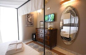 Desk, free WiFi, bed sheets - B&B Laura - Luxury Rooms (Gallipoli)