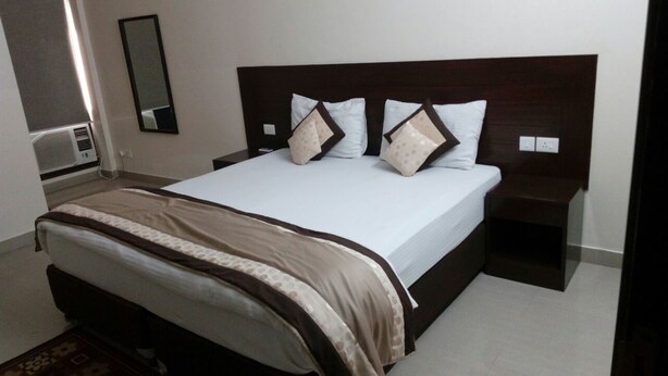 WiFi (free), bed sheets - Hotel Blue Bell (Greater Noida)
