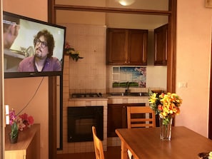 Apartment, 3 Bedrooms | In-room dining