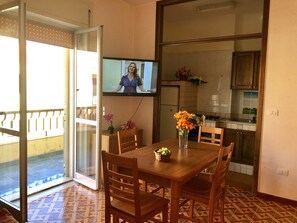 In-room dining - Martina Apartment Mare (Gallipoli)