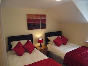 Cottage, Garden View | Premium bedding, individually furnished, iron/ironing board, free WiFi - Carpenters Cottages (Chepstow)