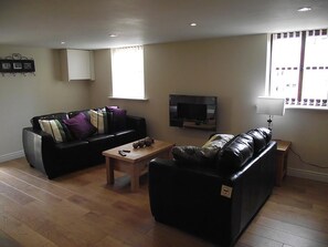 Cottage, Garden View | Living area - Carpenters Cottages (Chepstow)