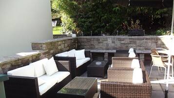 Casa de campo, vista al jardín | Terraza o patio