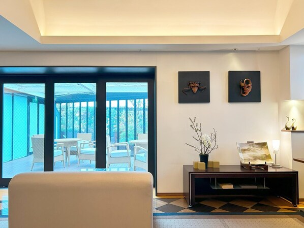 Living area - Garden Hotel Shizuoka (Shizuoka)