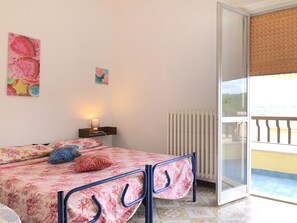 Appartement, 2 slaapkamers | Individueel gedecoreerd, individueel gemeubileerd, wifi