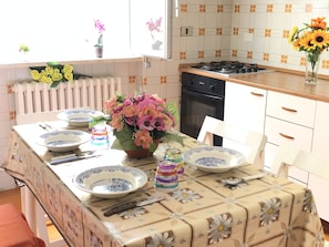 Apartment, 2 Bedrooms | Private kitchen