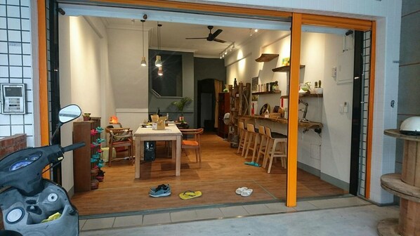 Front of property - Navel Orange Hostel (Taitung)