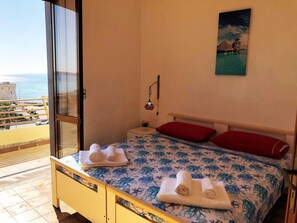 Apartamento, 2 habitaciones | Decoración individual y mobiliario individual