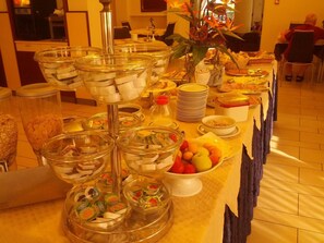 Déjeuner et dîner servis sur place