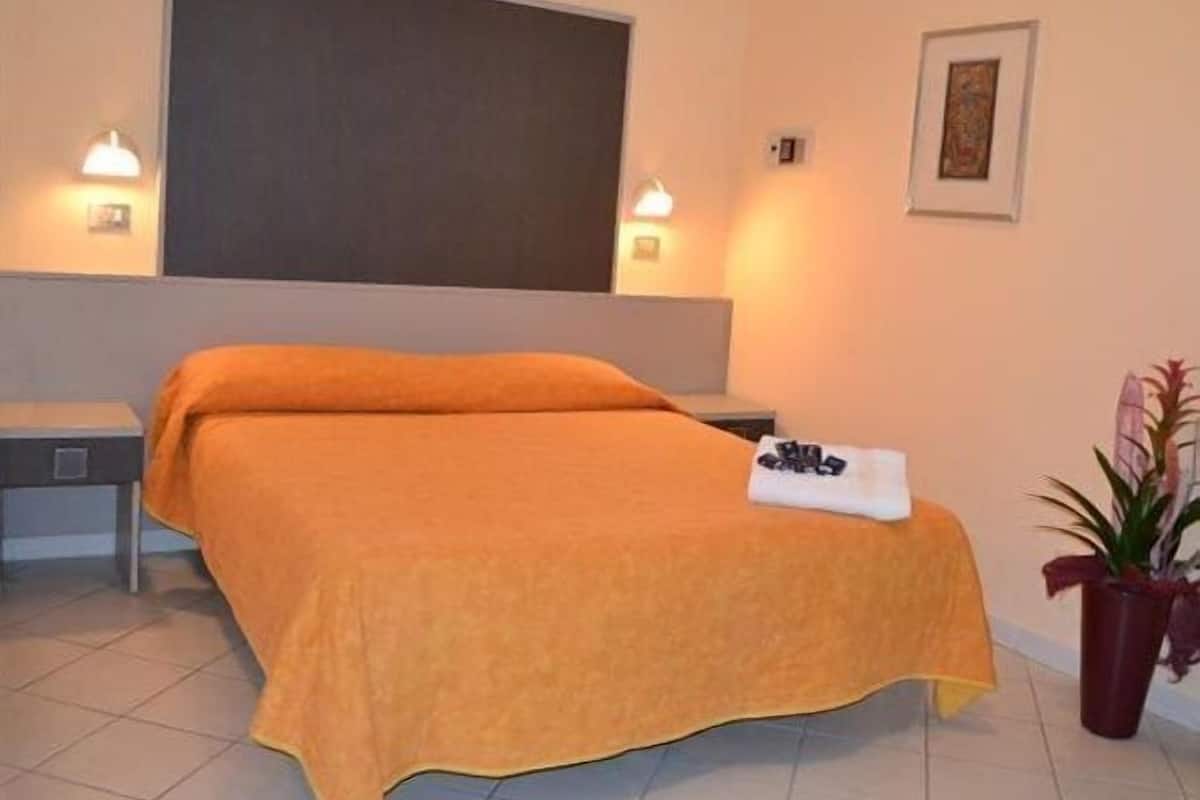 Habitación doble | Caja de seguridad en la habitación y decoración personalizada