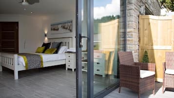 1 Schlafzimmer, Bügeleisen/Bügelbrett, individuell dekoriert