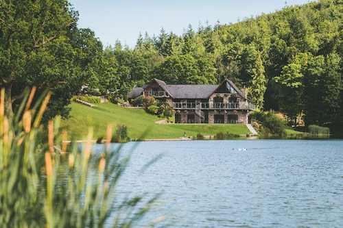 Canada Lodge and Lake