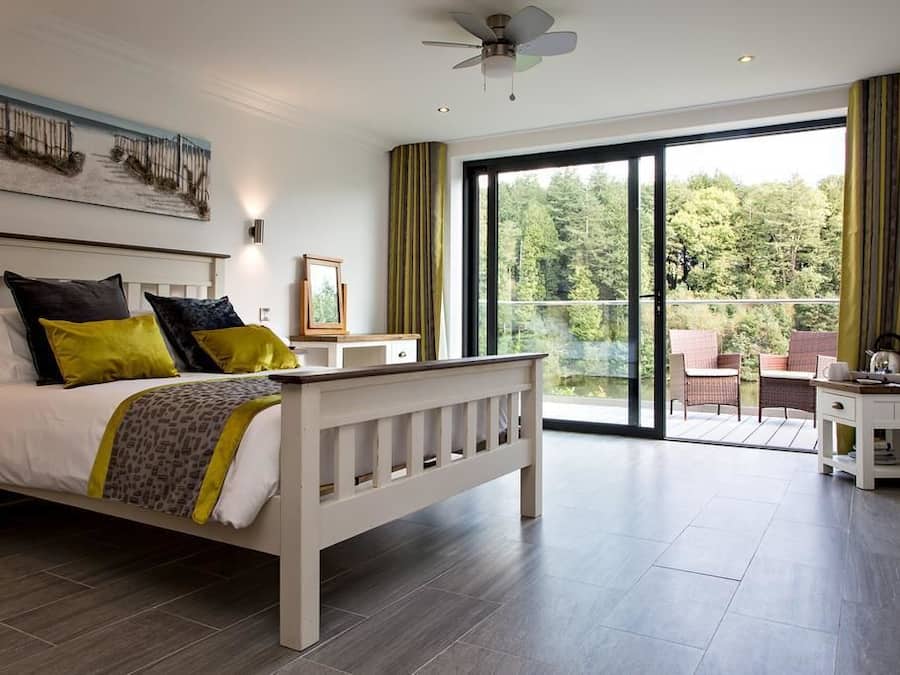 Double Room with Private Bathroom | 1 bedroom, individually decorated, individually furnished