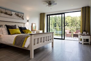 Double Room with Private Bathroom | 1 bedroom, individually decorated, individually furnished