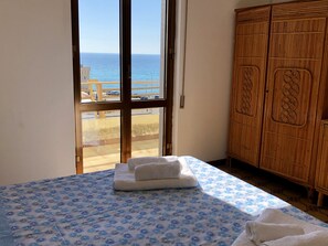 Apartment, 2 Schlafzimmer | Individuell dekoriert, individuell eingerichtet, Bügeleisen/Bügelbrett