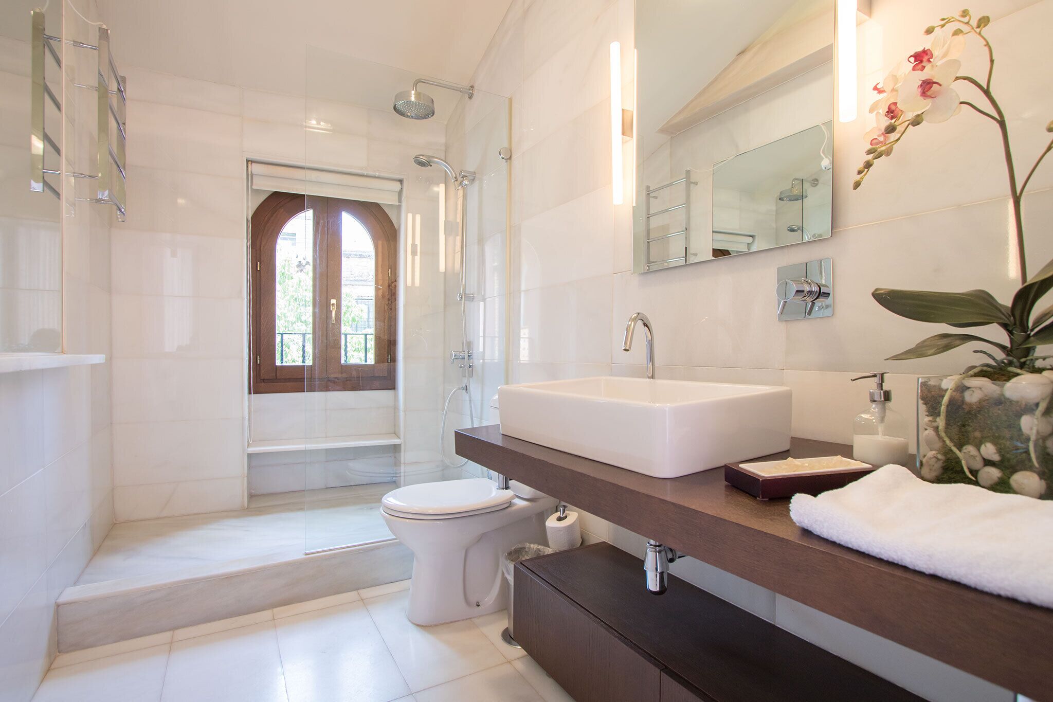 Dusche, Haartrockner, Bidet, Handtücher
