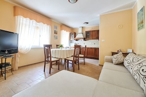 House, 3 Bedrooms, Private Pool | Living area | Flat-screen TV - Casa Fabris (Umag)