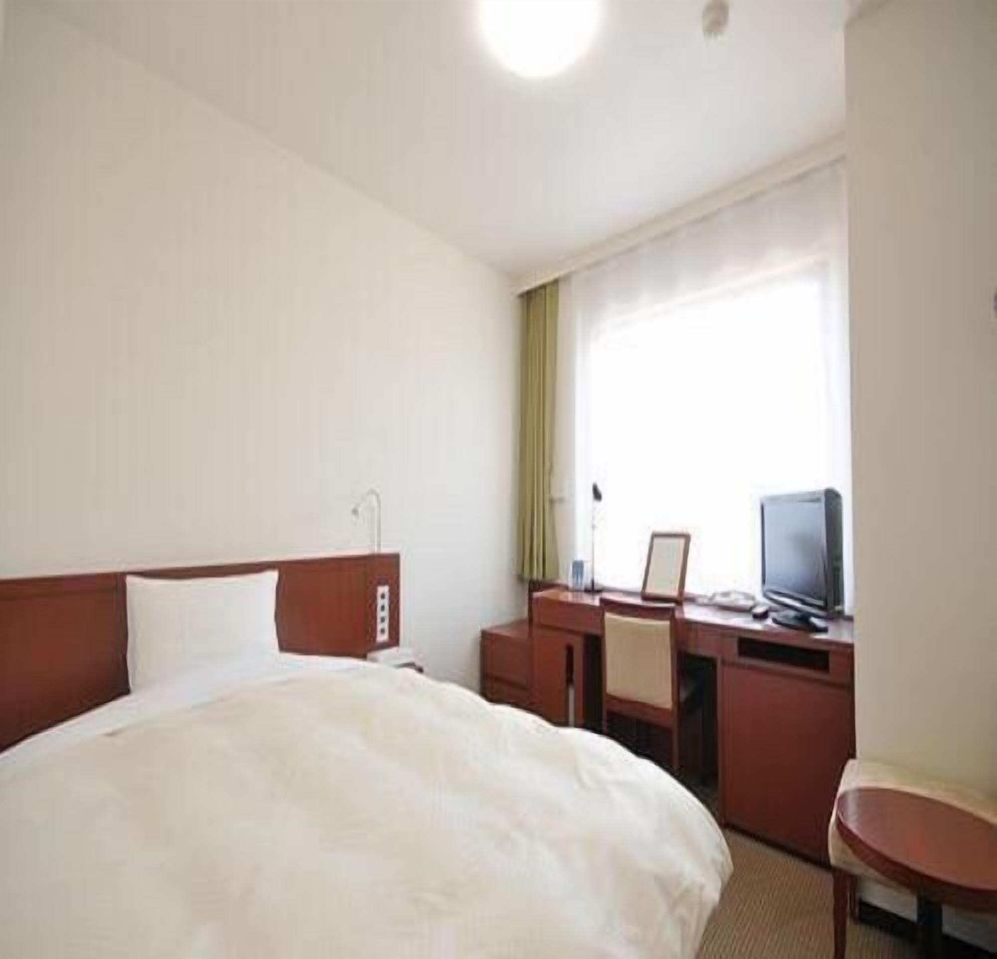 Desk, WiFi (free), bed sheets