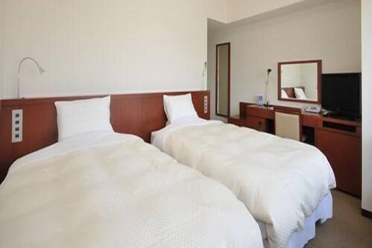 Desk, WiFi (free), bed sheets
