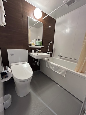 Quarto solteiro premier, para não fumantes (15 ft2 Bed width 1400mm) | Banheiro | Chuveiro/banheira combinados, banheira de imersão