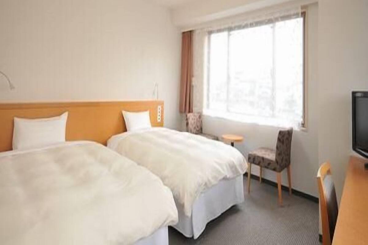 Desk, WiFi (free), bed sheets
