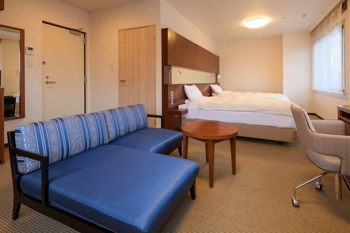 1 bedroom, desk, free wifi, bed sheets