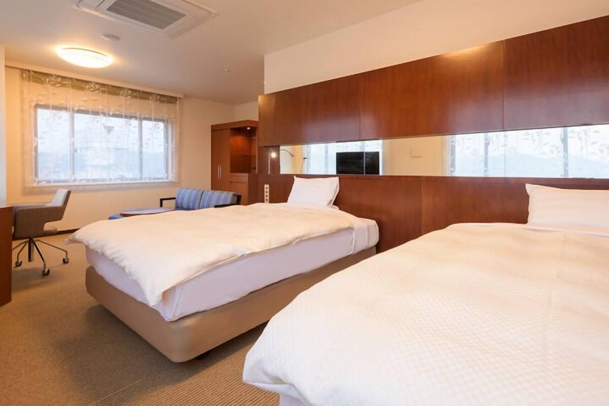 1 bedroom, desk, free wifi, bed sheets