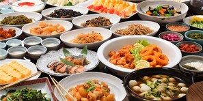Daily buffet breakfast (JPY 1200 per person)