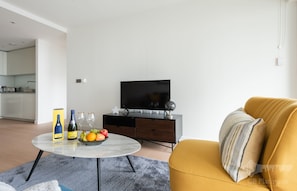 Leilighet – comfort, 1 dobbeltseng, byutsikt | TV