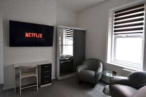 Superior Double Room, Ensuite | 1 bedroom, WiFi - Hotel 33 (Blackpool)