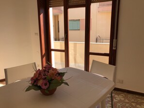 Comfort Apartment, 2 Bedrooms | In-room dining - Bora Bora Apartment (Gallipoli)