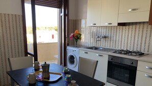 Private kitchen - Bora Bora Apartment (Gallipoli)